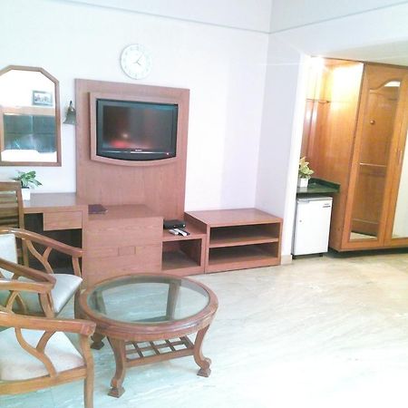 Hotel Queens Residency Gurgaon Dış mekan fotoğraf