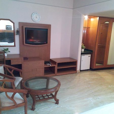 Hotel Queens Residency Gurgaon Dış mekan fotoğraf