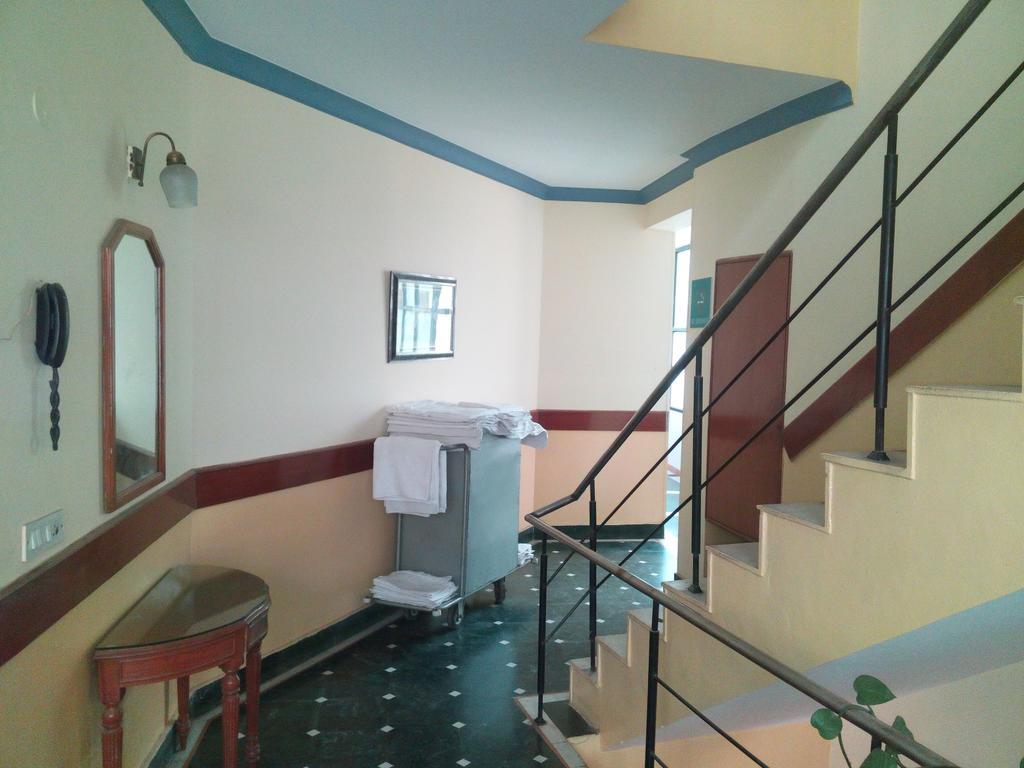 Hotel Queens Residency Gurgaon Dış mekan fotoğraf