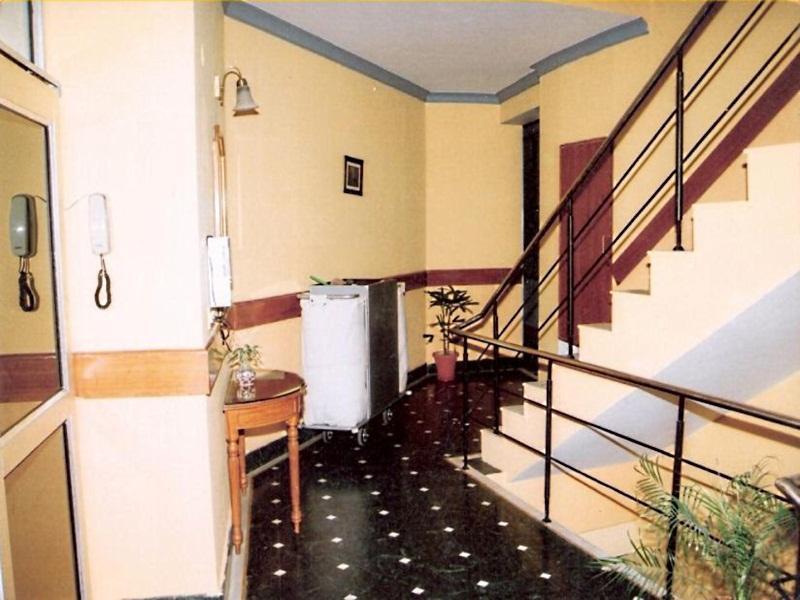 Hotel Queens Residency Gurgaon Dış mekan fotoğraf