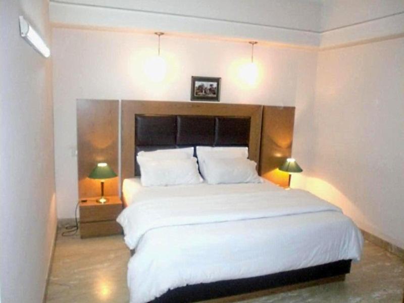 Hotel Queens Residency Gurgaon Dış mekan fotoğraf