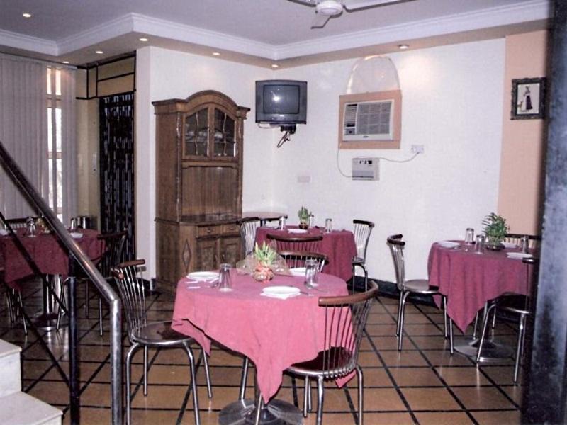 Hotel Queens Residency Gurgaon Dış mekan fotoğraf