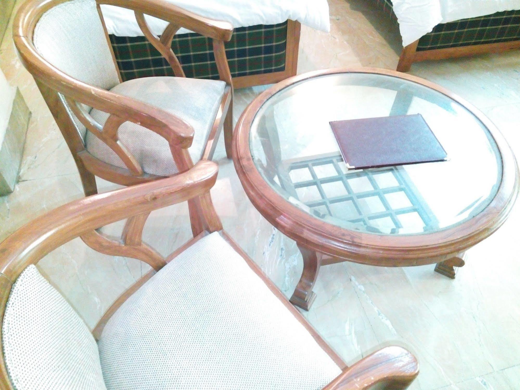 Hotel Queens Residency Gurgaon Dış mekan fotoğraf