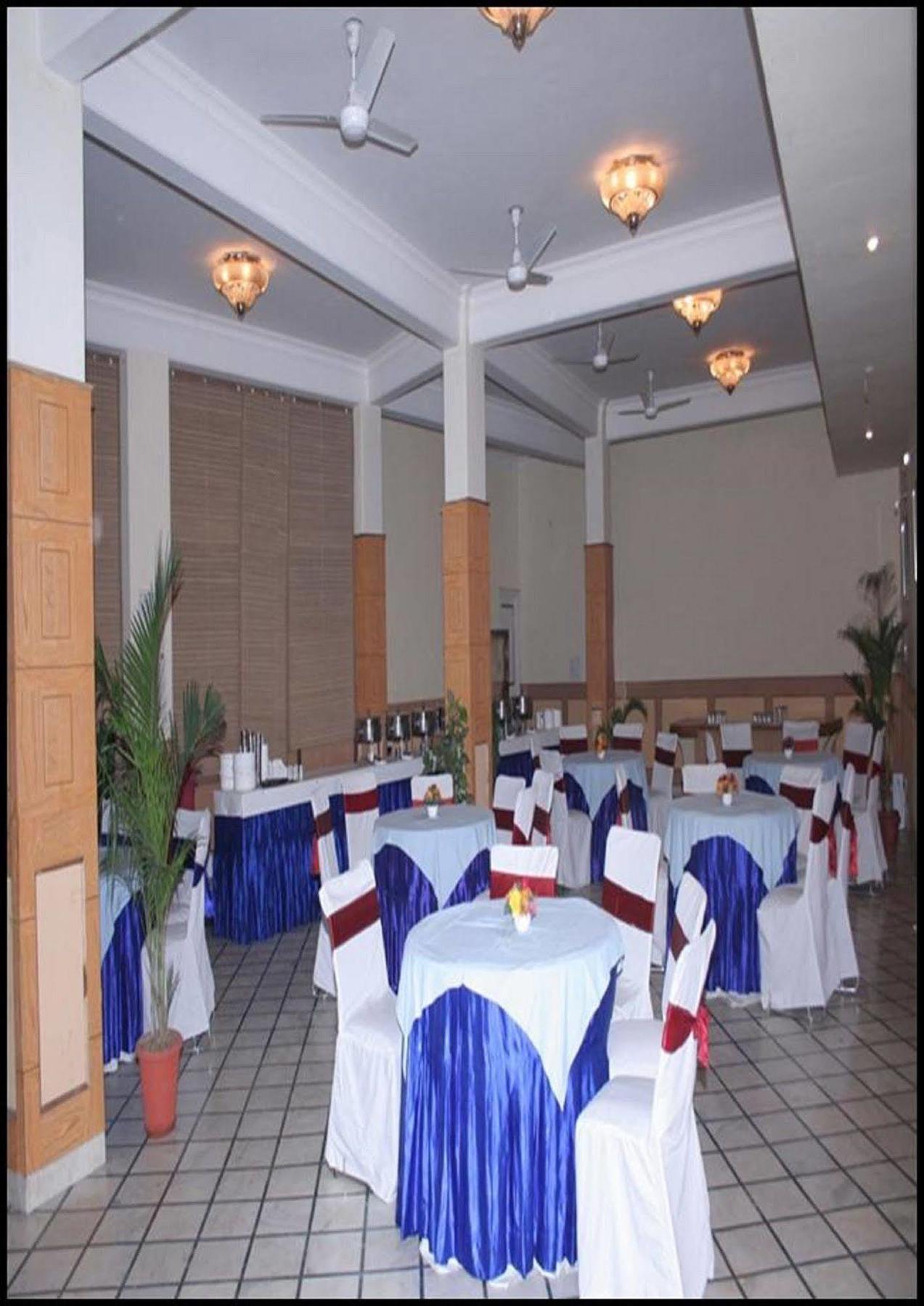 Hotel Queens Residency Gurgaon Dış mekan fotoğraf